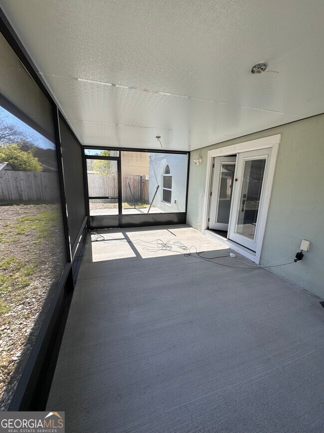 Building Photo - 219 Pine Bluff Dr