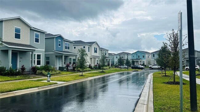 Building Photo - 16450 Hamlin Vw St