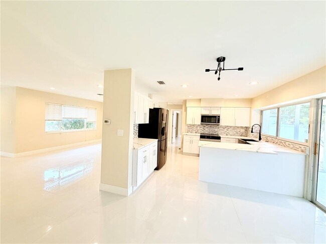 Building Photo - 4866 Huntington St NE