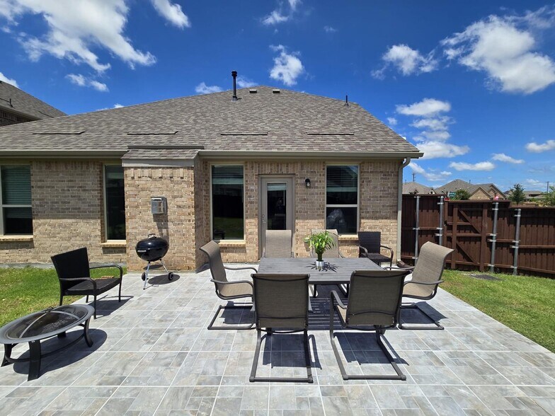 Building Photo - 4100 Smokey Hill Ct