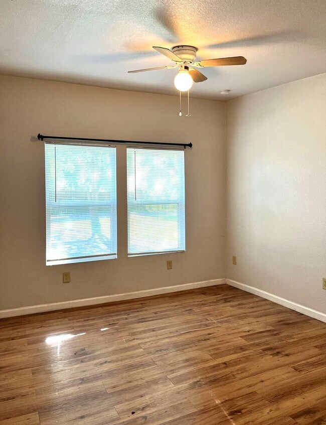 Building Photo - 4715 Howard St