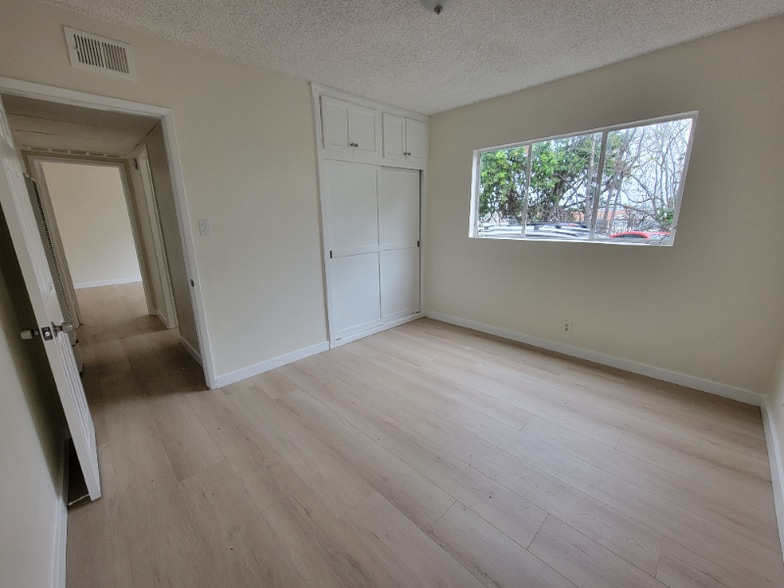 Building Photo - 13531 Wyandotte St