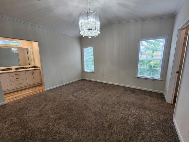 Building Photo - 215 Caviller Ct