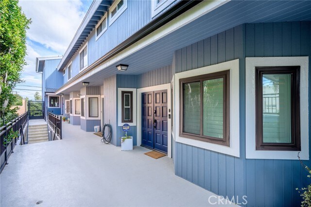 Building Photo - 13041 Moorpark St