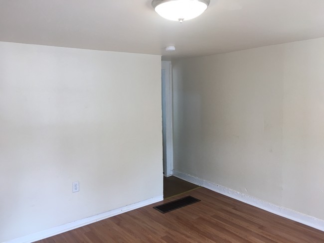 Building Photo - 86 Adeline St