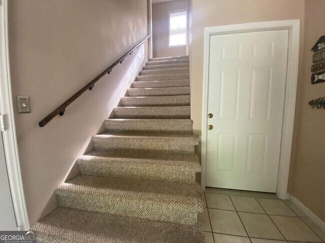 Building Photo - 522 Capri Dr