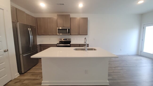 Building Photo - 7580 Discovery Pt Dr NW