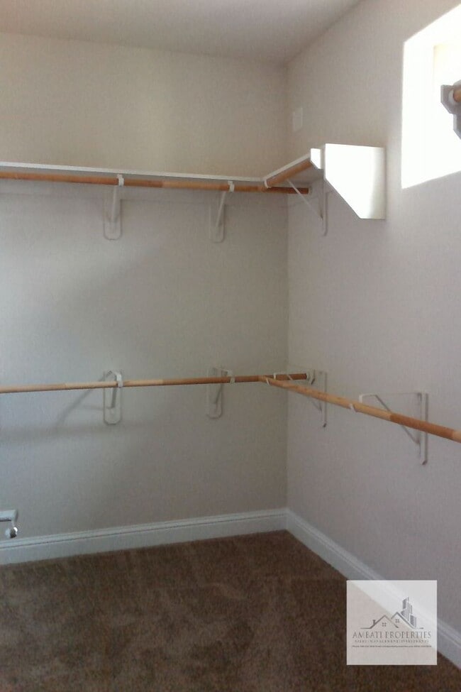 Building Photo - Beautiful 4 bedroom home on the Golf Course!