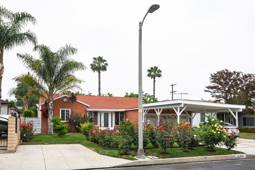 Building Photo - 12737 Hatteras Street