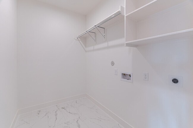 Building Photo - 7628 Inwood Hls Ln