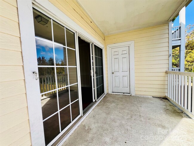 Building Photo - 8929 Meadow Vista Rd