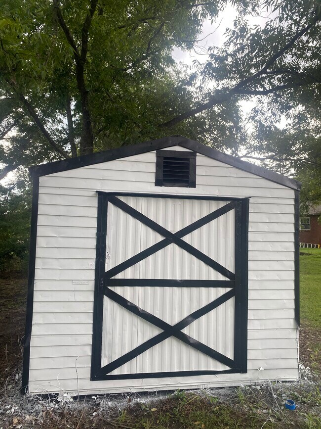 Building Photo - 608 Crawford Rd