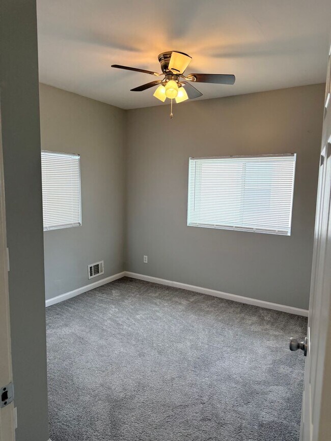 Building Photo - Austin - 10016/10020