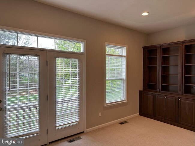 Building Photo - 41811 Bristow Manor Dr