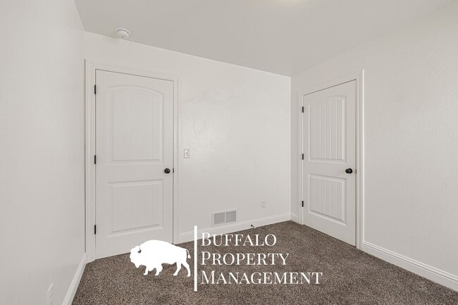 Building Photo - 4215 Roy Cir