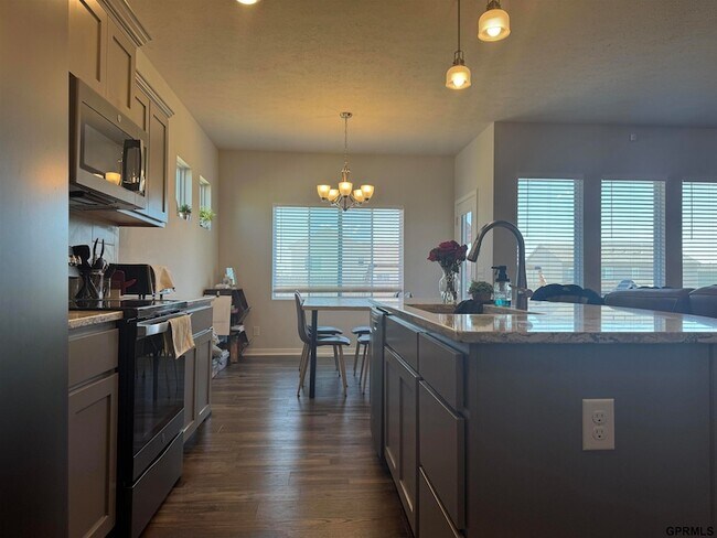 Building Photo - 14907 S 19th St