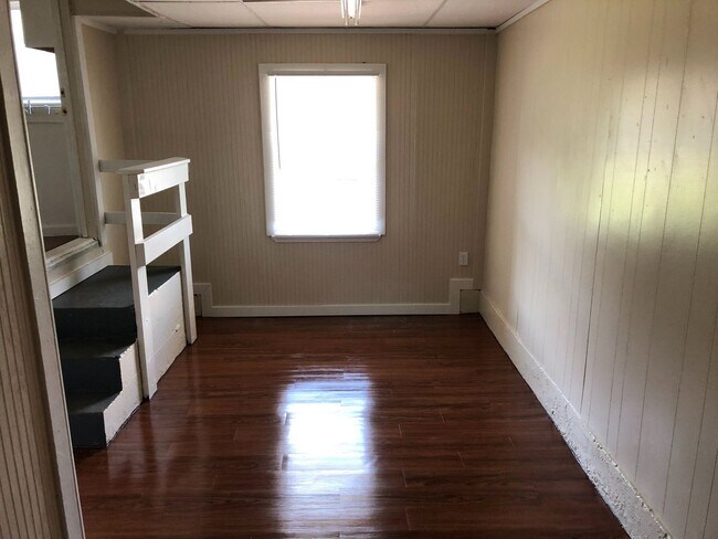 Building Photo - Single Family House For Rent - Newly Remod...