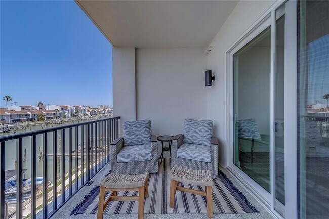 Building Photo - 400 150th Ave