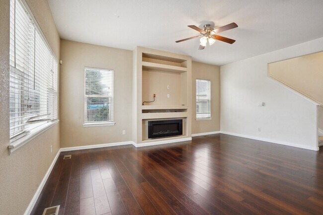 Building Photo - 4 Bedroom Single Family in Denver