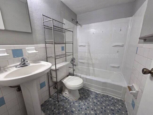 Building Photo - 2727 Hampton Ave