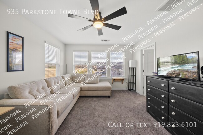 Building Photo - 935 Parkstone Towne Blvd