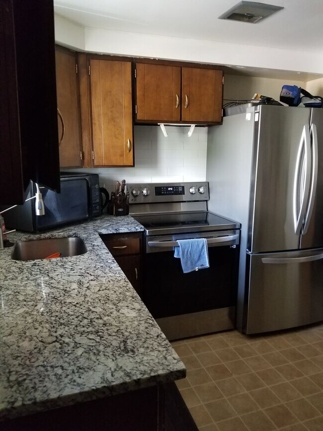 Building Photo - 2 Bed 1 Bath Orem Apartment by Orem Library AVAILABLE NOW! JUNE RENT FREE