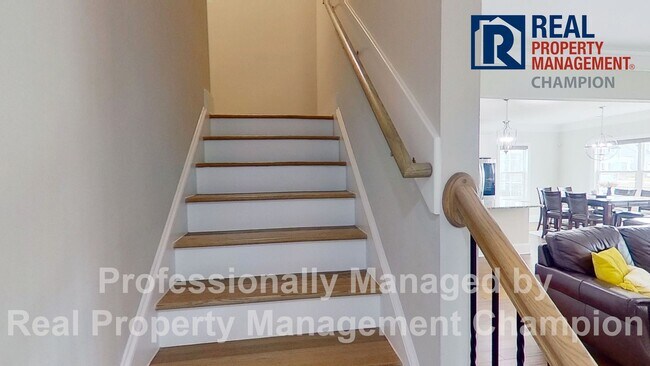 Building Photo - Spacious 4 BD Executive Home Loaded with U...