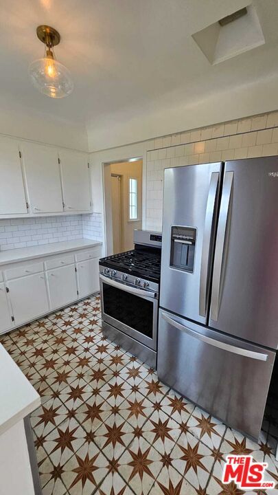 Building Photo - 2615 Edgehill Dr