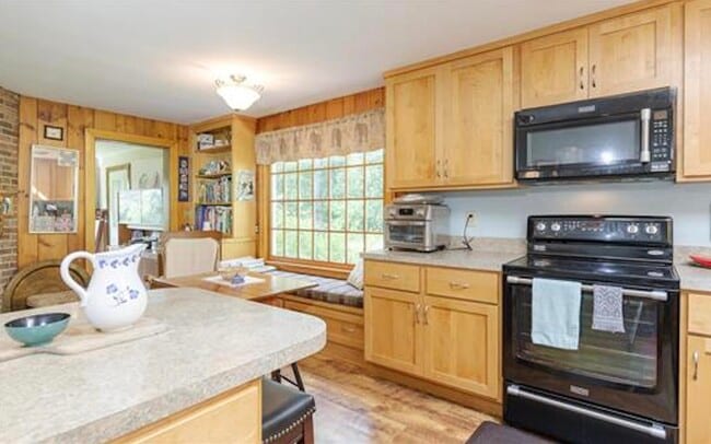 Building Photo - 51 Prospect Hill Rd