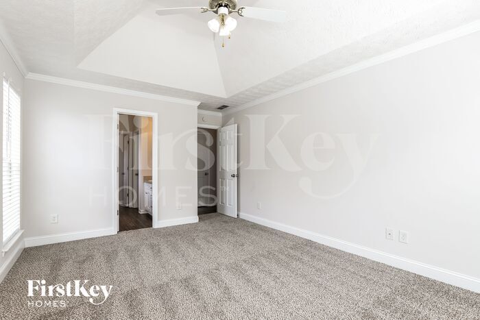 Building Photo - 807 Lazy Ln