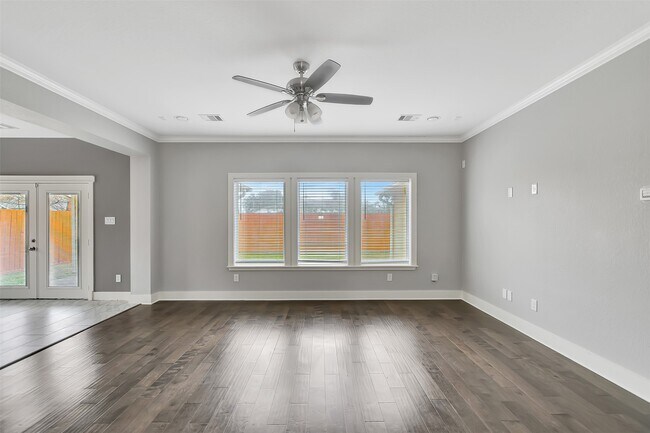 Building Photo - 315 Tilden Dr