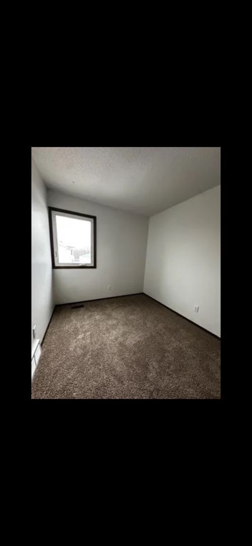 Building Photo - 213 28th Ave W