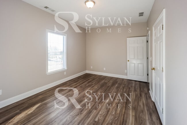 Building Photo - Spacious 4BR 3BA Home for You