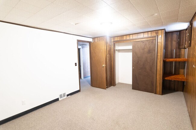 Building Photo - 421 N Rouse Ave