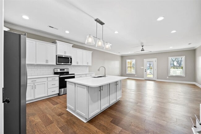 Building Photo - 512 Old Lovers Ln