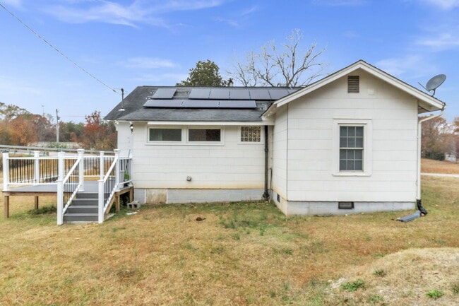 Building Photo - Warm & Welcoming 2 Bed, 2 Bath Home with Solar Panels and Spacious Yard
