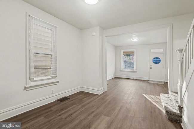 Building Photo - 335 Poplar St