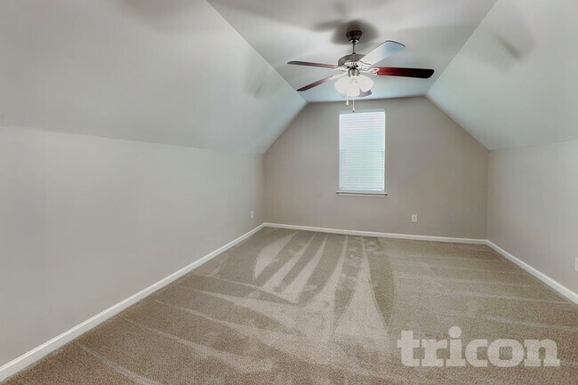 Building Photo - 6235 Leslie Drive