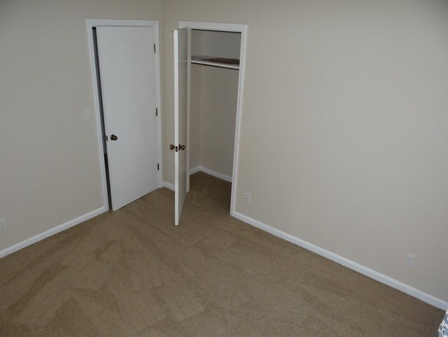 Building Photo - 300 Stonehenge Drive, Unit 103