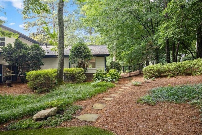 Building Photo - 4989 Kingswood Dr