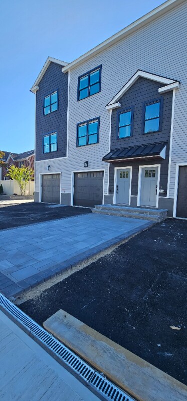 Building Photo - 17 Hadley Pl
