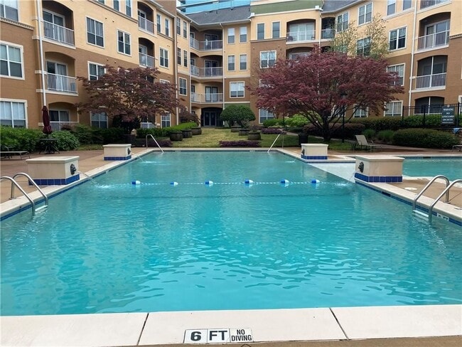 Resort Style Pool 1 - 10 Perimeter Summit Blvd NE