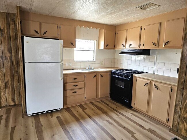 Building Photo - Affordable Mobile Home in El Rio park.