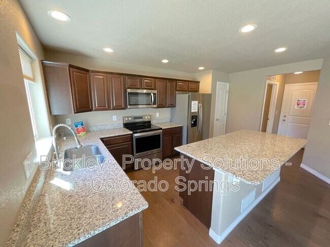 Building Photo - 6523 Lamine Dr