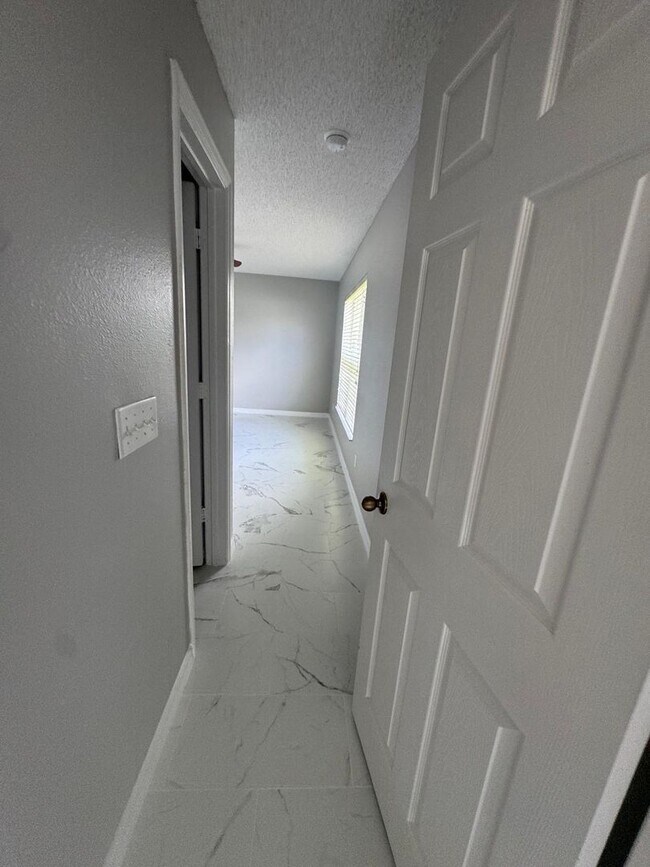 Building Photo - Spacious 4 bedroom house in Waterford Chase