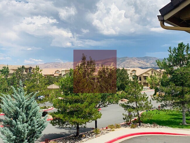 Building Photo - Beautiful townhome in Fallen Leaf , only 35 minutes from Incline Village-  Kay DeAlba Property!!!