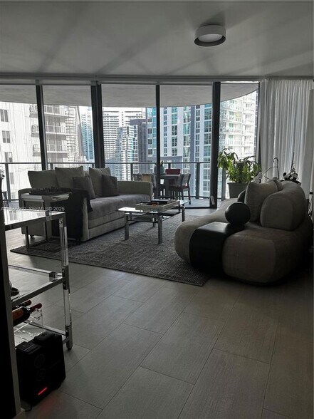 Building Photo - 1000 Brickell Plaza