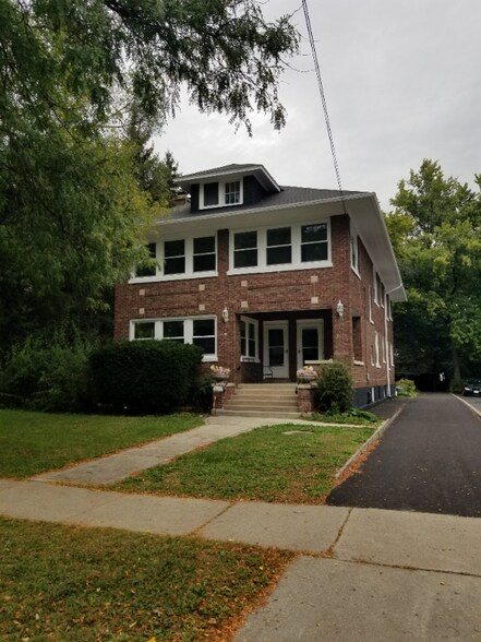Primary Photo - 1101 W Cossitt Ave