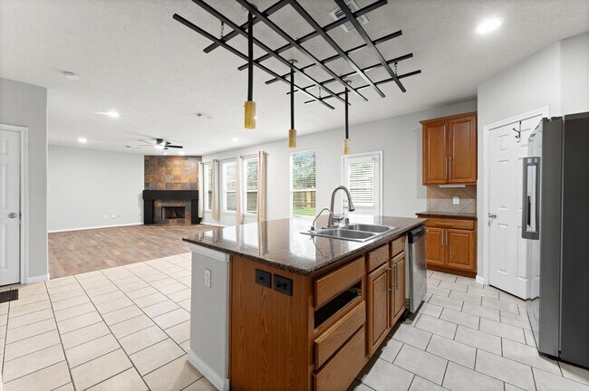 Building Photo - 135 S Spinning Wheel Cir