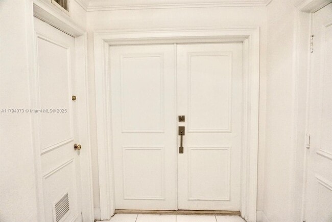 Building Photo - 605 Ocean Dr